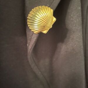 ❤️ 5 for $15 Gold Shell Brooch
